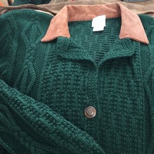 Really nice forest green belted sweater, M